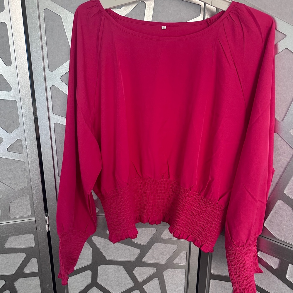 Fuchsia top with elastic waist and cuffs